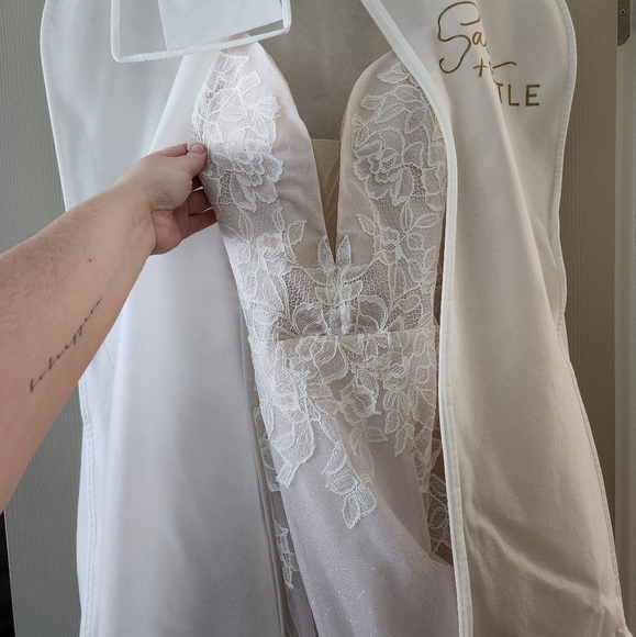 NWT Blush by Hayley Paige Gown Plus Size - Picture 3 of 4